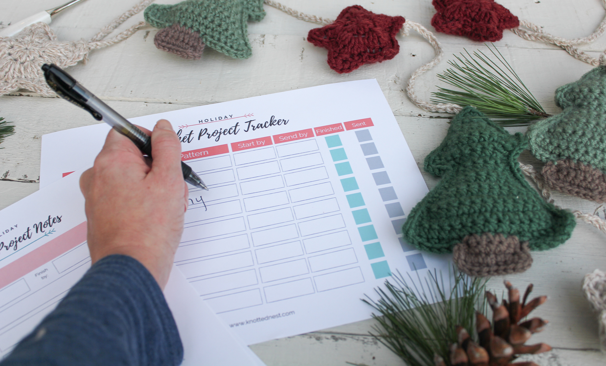 Free Printable Holiday Crochet Project Planner | The Knotted Nest