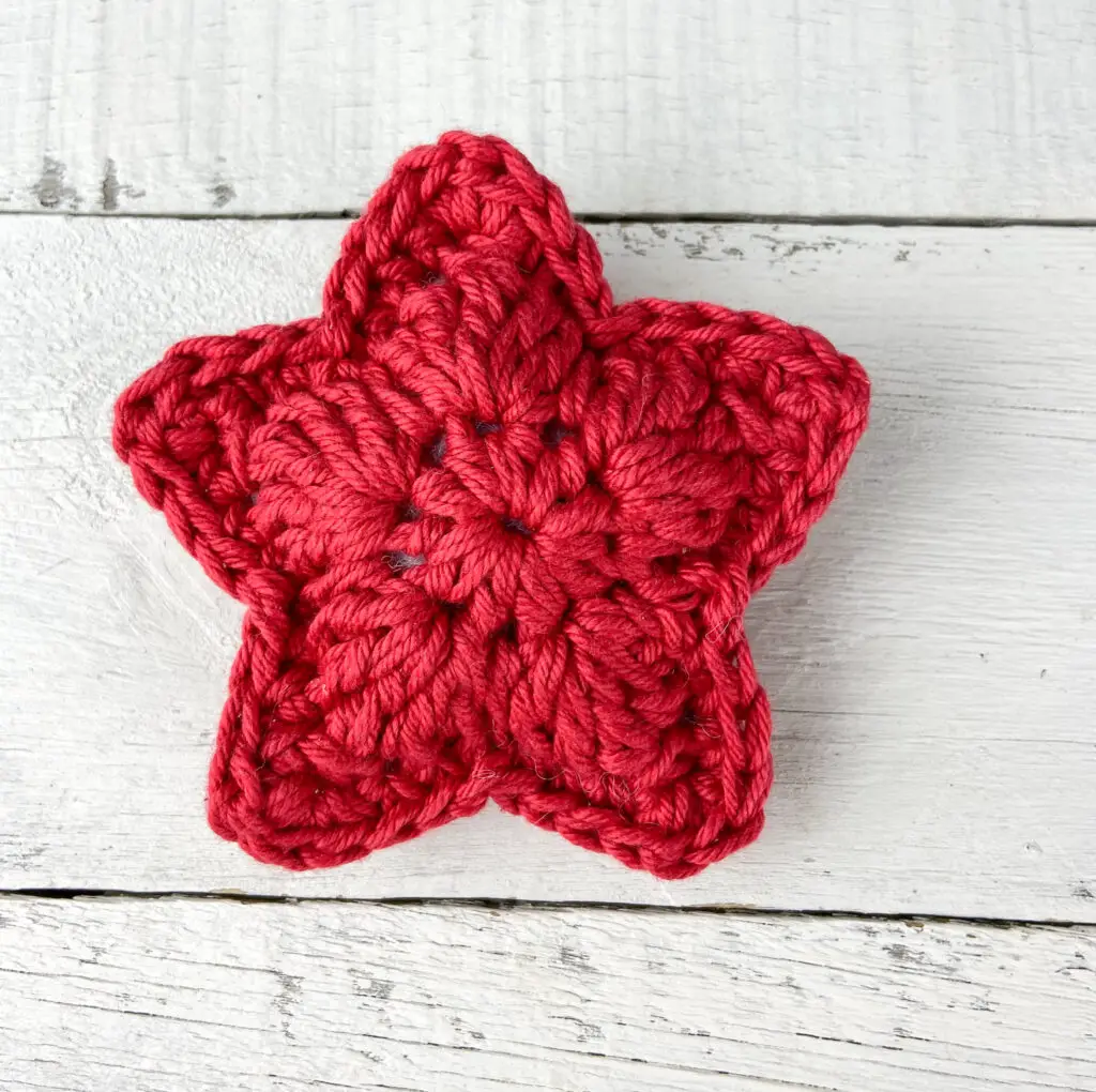 Finished star for the summer crochet garland.