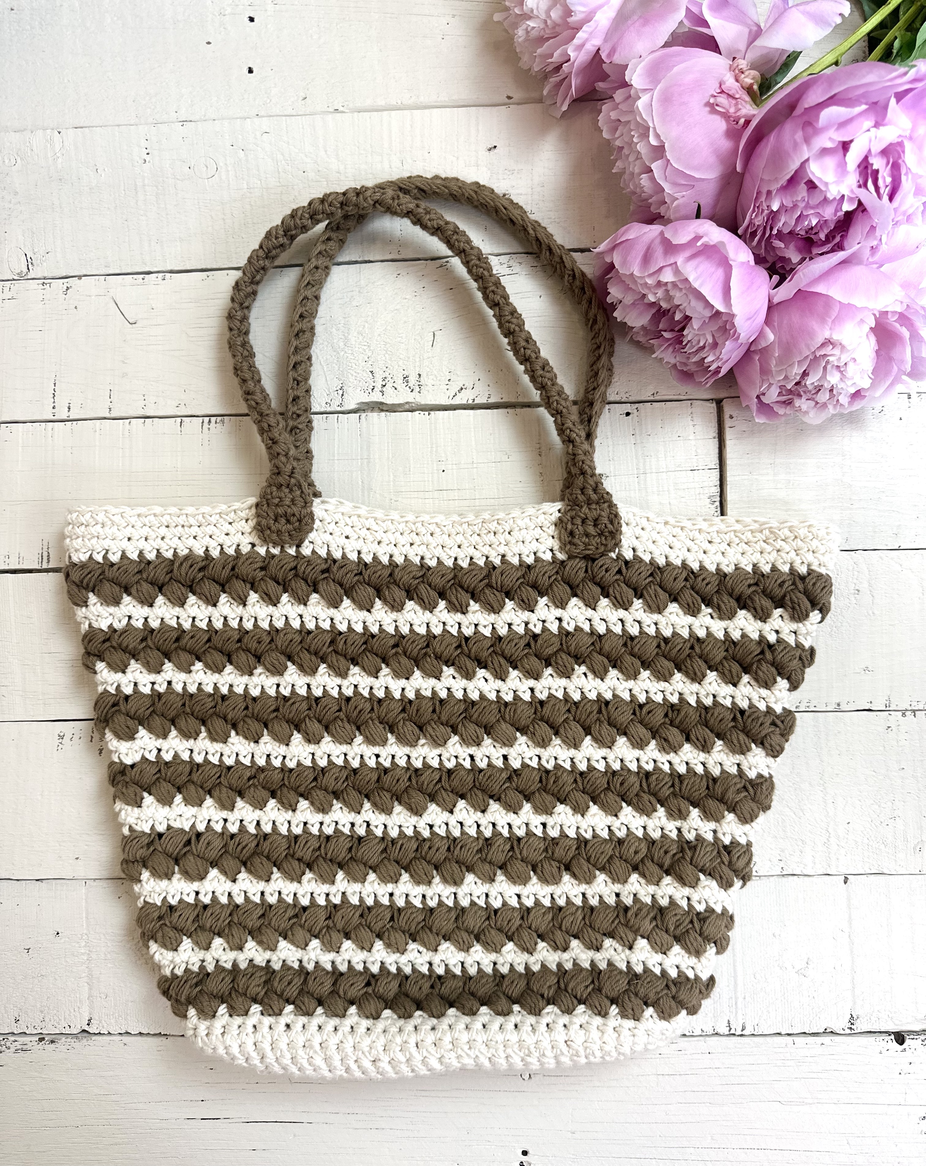 finished crochet summer tote bag
